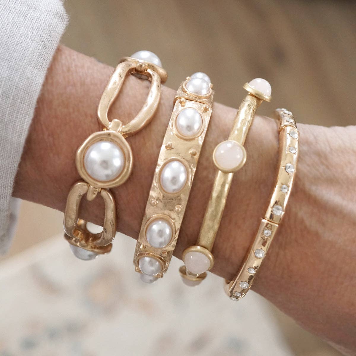 Stretchy Bangle with Pearls